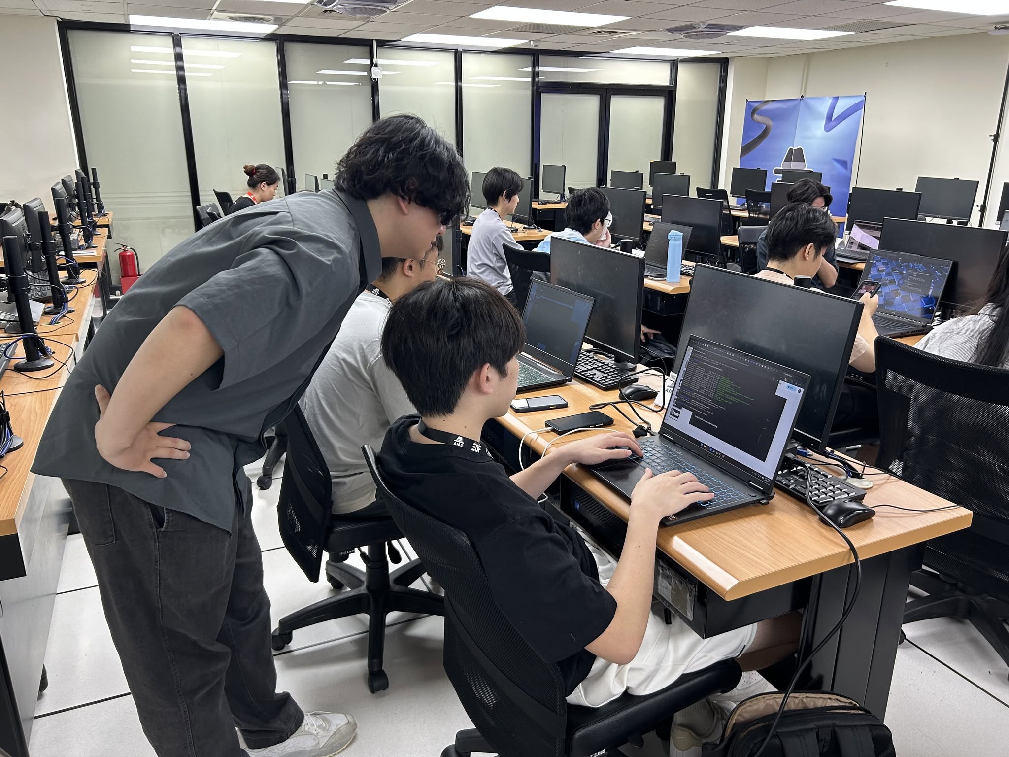 學員於 AIS3 2026 課堂實作環境中動手操作